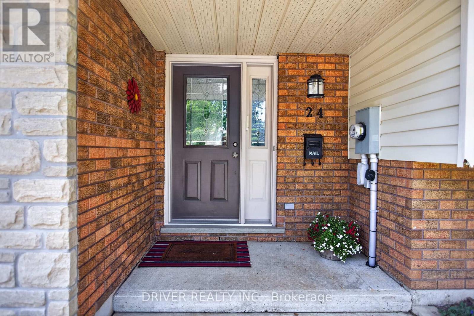 24 Hawthorne Crescent — Photo 003