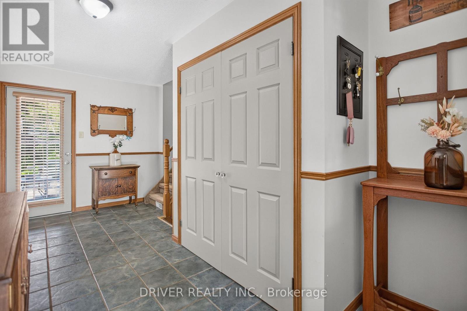 24 Hawthorne Crescent — Photo 004