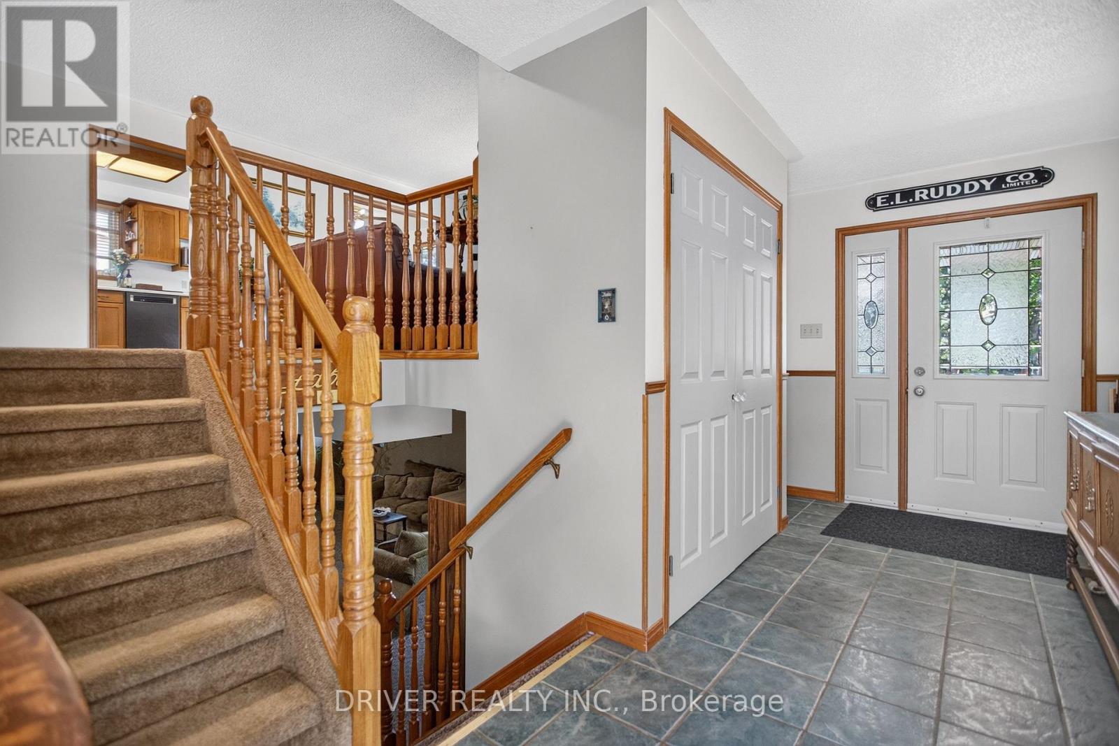 24 Hawthorne Crescent — Photo 005