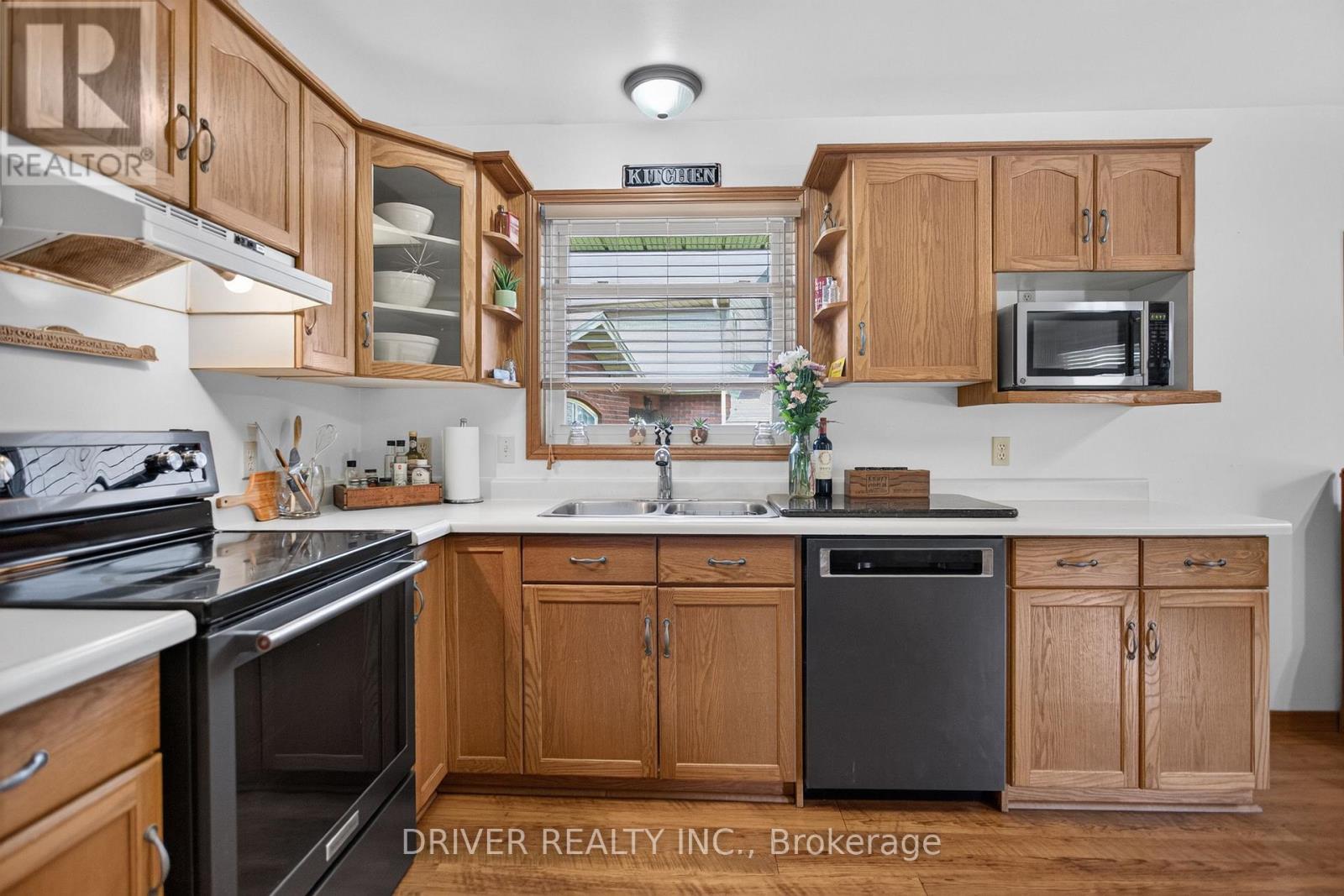 24 Hawthorne Crescent — Photo 011