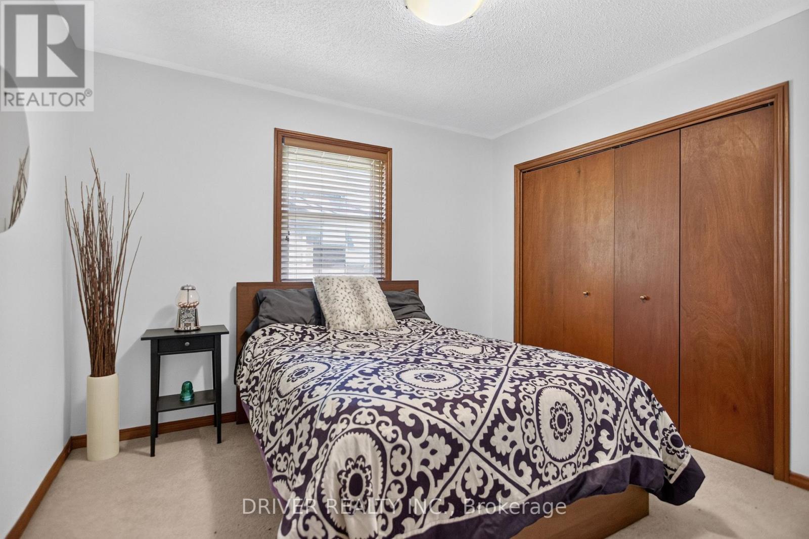 24 Hawthorne Crescent — Photo 013