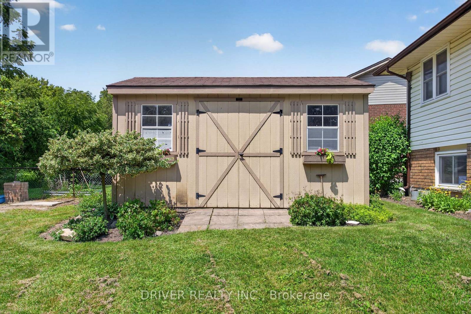 24 Hawthorne Crescent — Photo 027