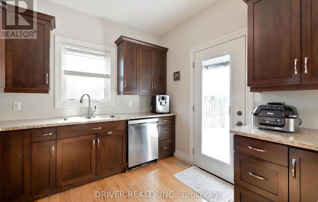 36 Spruce Street W — Kitchen