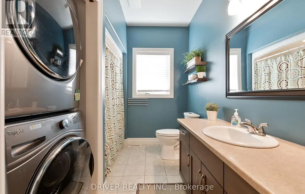 36 Spruce Street W — Bathroom