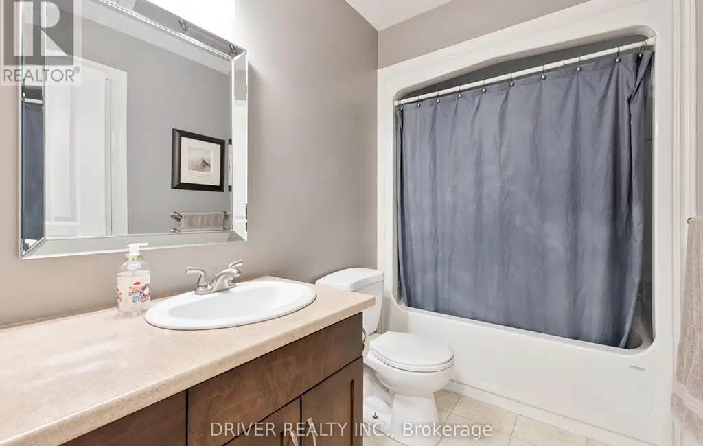 36 Spruce Street W — Bathroom