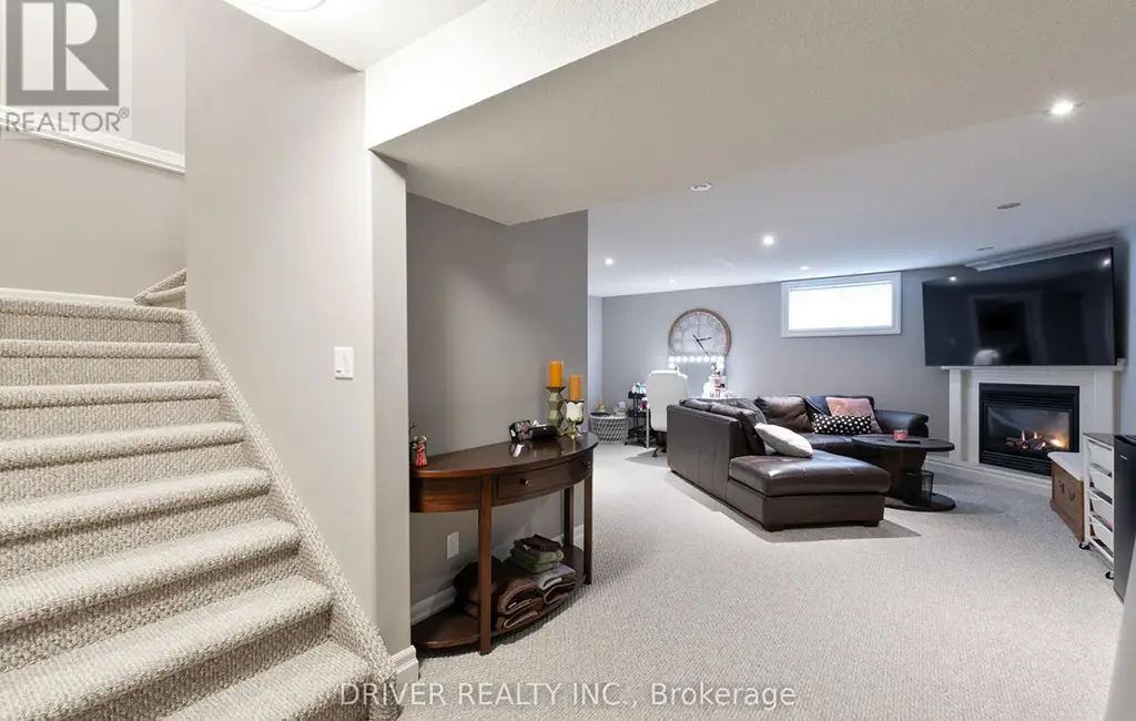 36 Spruce Street W — Family Room