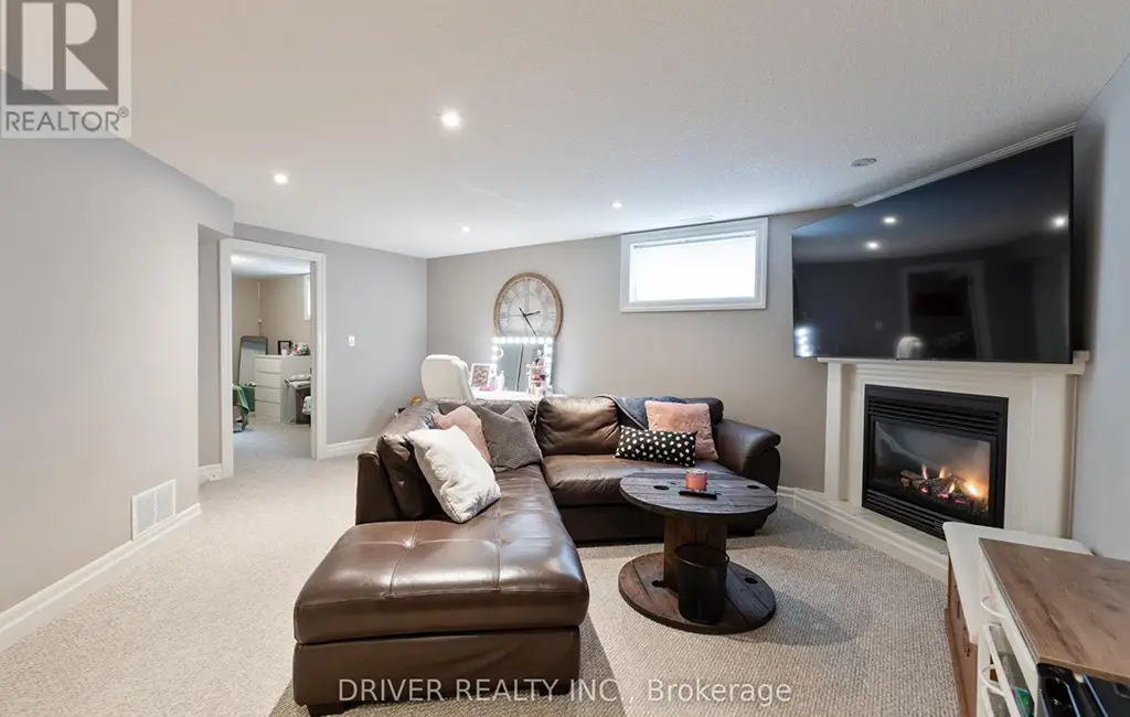 36 Spruce Street W — Family Room