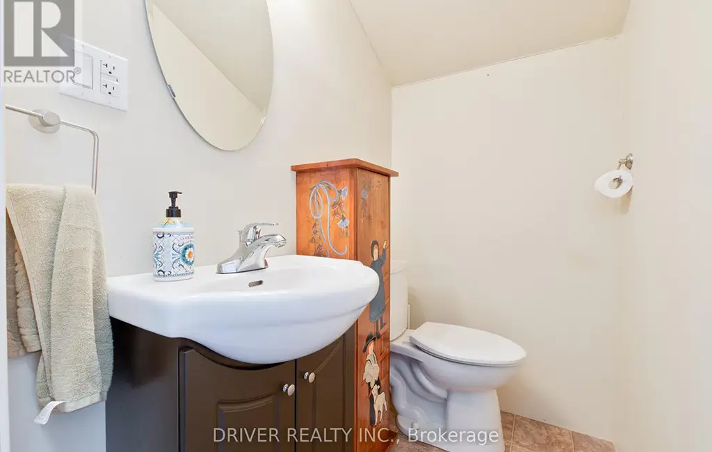36 Spruce Street W — Bathroom
