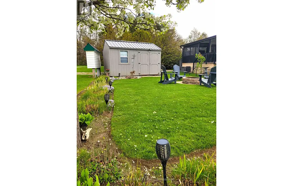 89 – 930 Lakeshore Road — Backyard