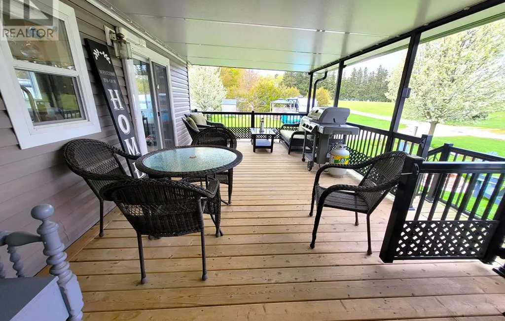 89 – 930 Lakeshore Road — Deck