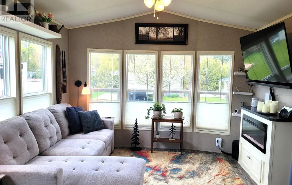 89 – 930 Lakeshore Road — Living Room