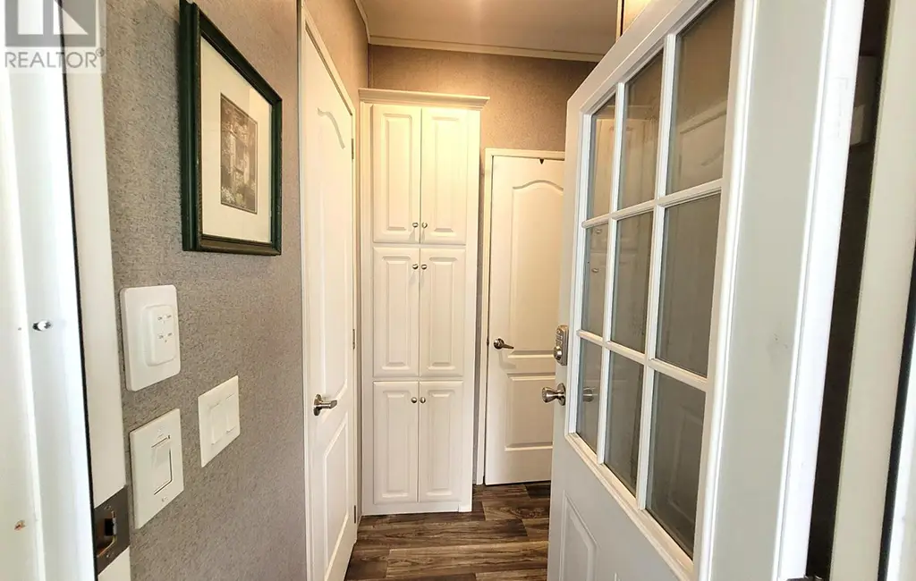 89 – 930 Lakeshore Road — Hallway