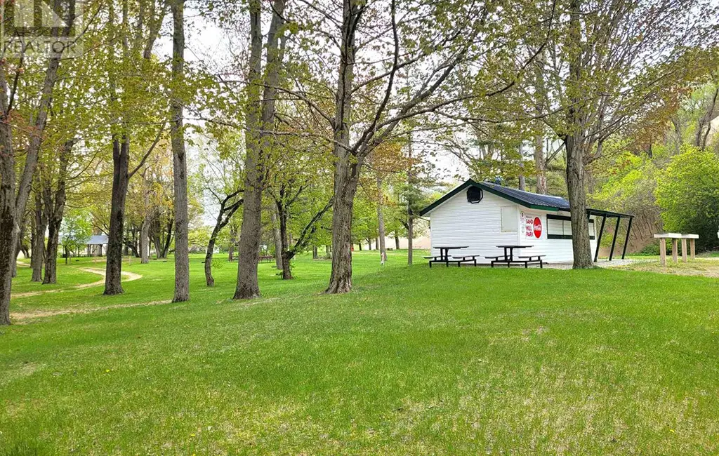 89 – 930 Lakeshore Road — Backyard